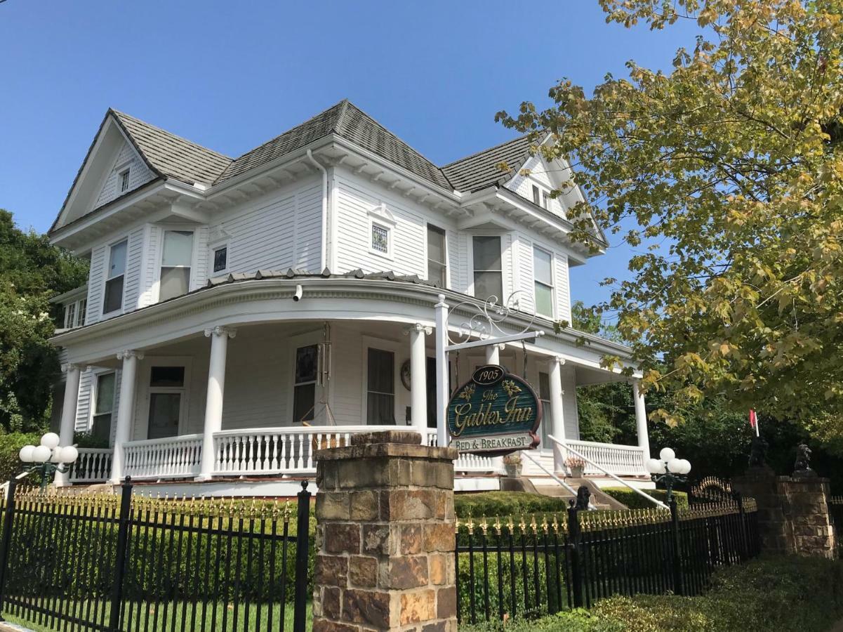 The Gables Inn Hot Springs Exterior photo